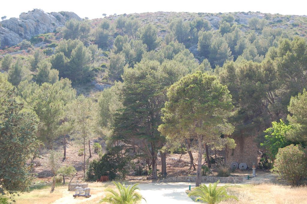 Mountain Beach Villas: Family-Friendly Retreat for Active Travelers Port de Pollenca Room photo